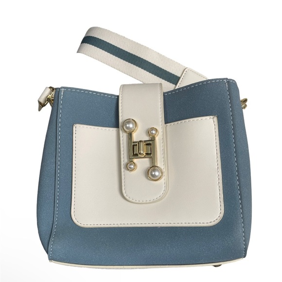 White and blue cross-body shoulder bag                         New without label - Picture 3 of 9